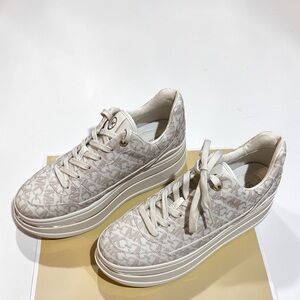 ✨ Michael Kors Hayes Lace-Up Platform Sneakers – Vanilla | Size 9M | NWT ✨